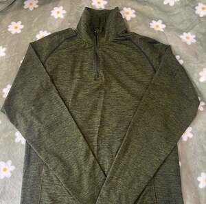 Alphalete Men's Green Heathered 1/4 Zip Pullover Performance Long Sleeve Shirt